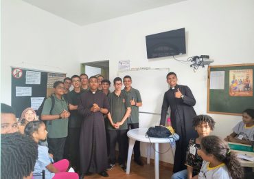 MFC Ouro Preto: Seminaristas na Casa Crer Ser