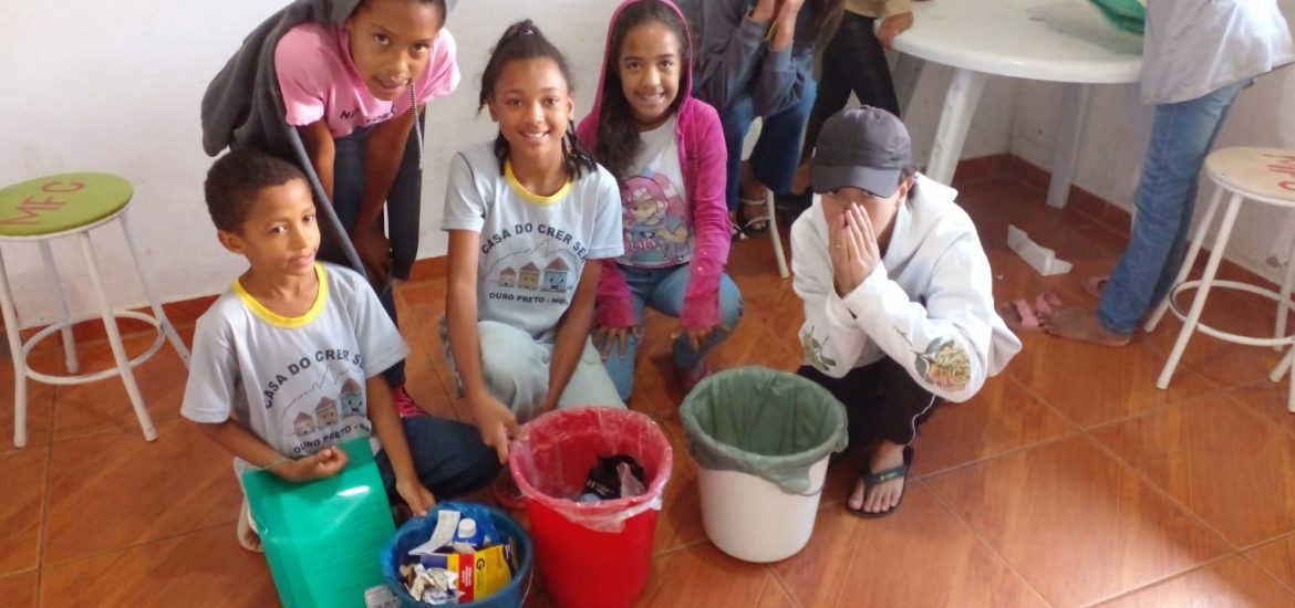 MFC Ouro Preto: Turma da cozinha da Casa do Crer Ser